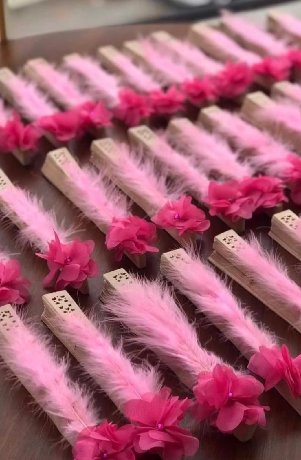 Pembe Tüylü Yelpaze